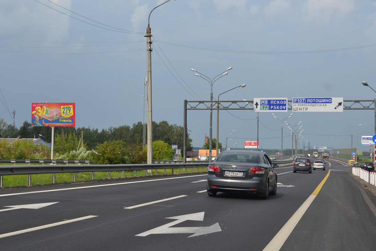 М9Балтия, Новорижское шоссе, км 115300 лево (км 98 300 от МКАД), в Москву, развязка на въезде в город, 436A