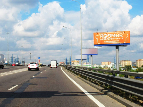 Новорязанское шоссе, 22110 м (4810 м от МКАД), слева (Видна при движении в Москву) А
